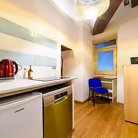 Hotel Evaref House 4*