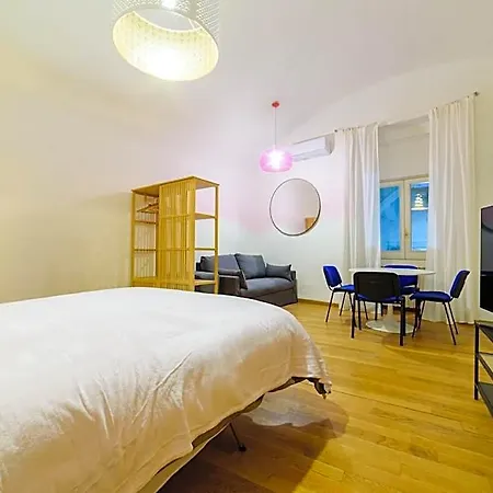 Hotel Evaref House 4*