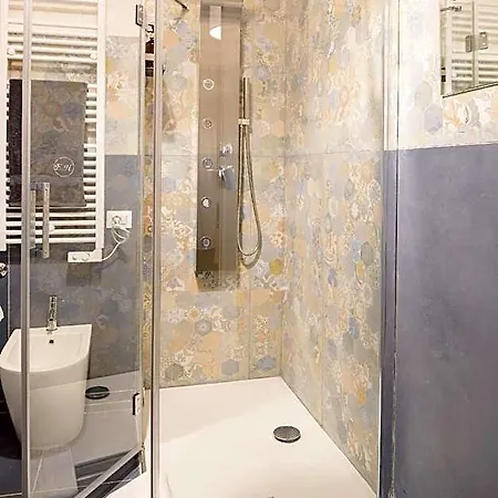 Hotel Evaref House